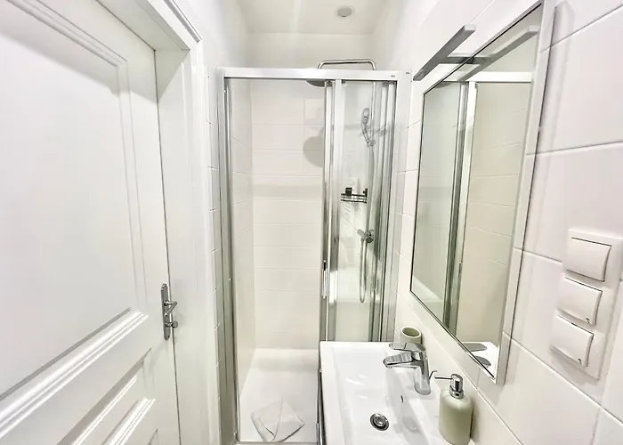 Boutique Newly Renovated Apartman Bécs